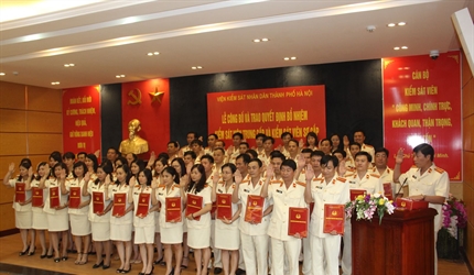 LỄ CÔNG BỐ VÀ TRAO QUYẾT ĐỊNH BỔ NHIỆM KSV TRUNG CẤP, KSV SƠ CẤP VKSND...